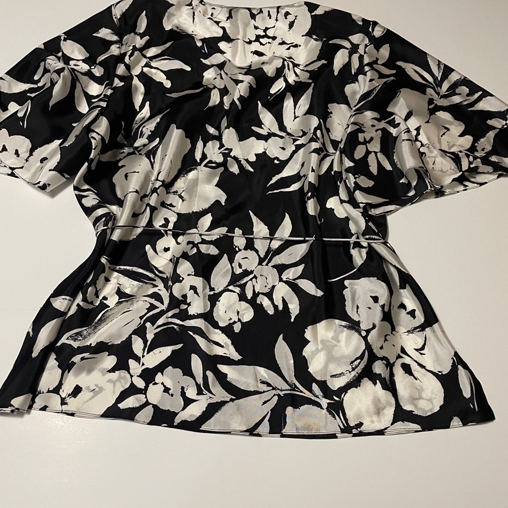 Lauren Ralph Lauren Black Silk Floral Wrap Short Sleeve Blouse Sz Large - Picture 9 of 9